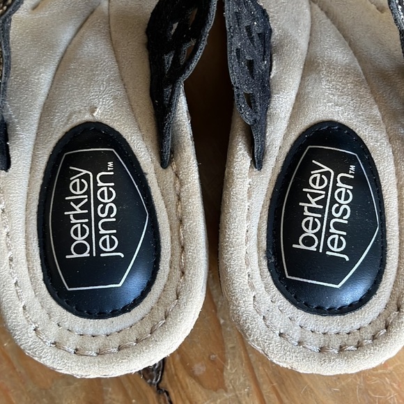 New Berkley Jensen Black Thong Wedge Slip On Sandal Chainmail Sparkle 7 - Picture 11 of 13